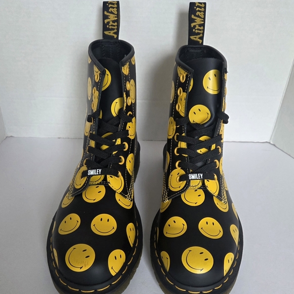 Dr. Martens Other - Dr Doc Martens Adult Unisex Smiley 1460 Combat Leather Boots 9M Men/ 10 Women